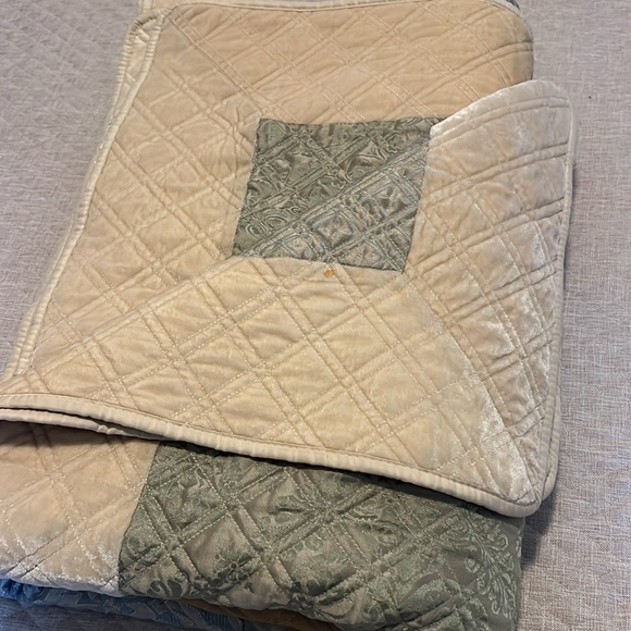 Coverlet: Vintage High-end Queen Bed Cover—Double Diamond Quilting! - Picture 15 of 16